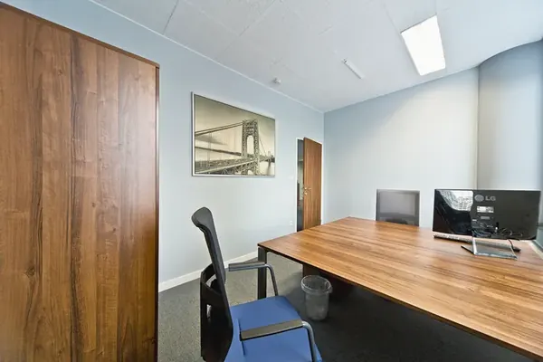 Biuro Opti Office z miejscem do spotkań